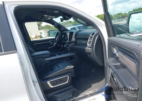 2024 Ram 1500 Laramie из США, поврежденный, VIN 1C6RREJT3RN205256